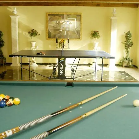 Sleeps 18 Pool Wifi Holiday home *