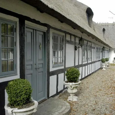 Sleeps 18 Pool Wifi Holiday home *