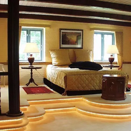 Sleeps 18 Pool Wifi Holiday home *