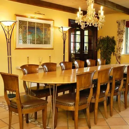 Sleeps 18 Pool Wifi
