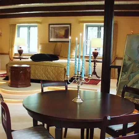 Sleeps 18 Pool Wifi Ronaes