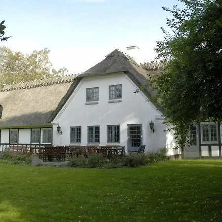 Sleeps 18 Pool Wifi Holiday home *